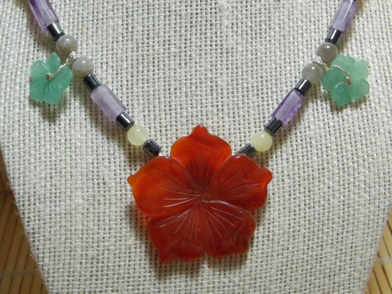 Achat Blume Anhänger Halskette Achat Blume Anhänger Halskette von ztwistdesigns