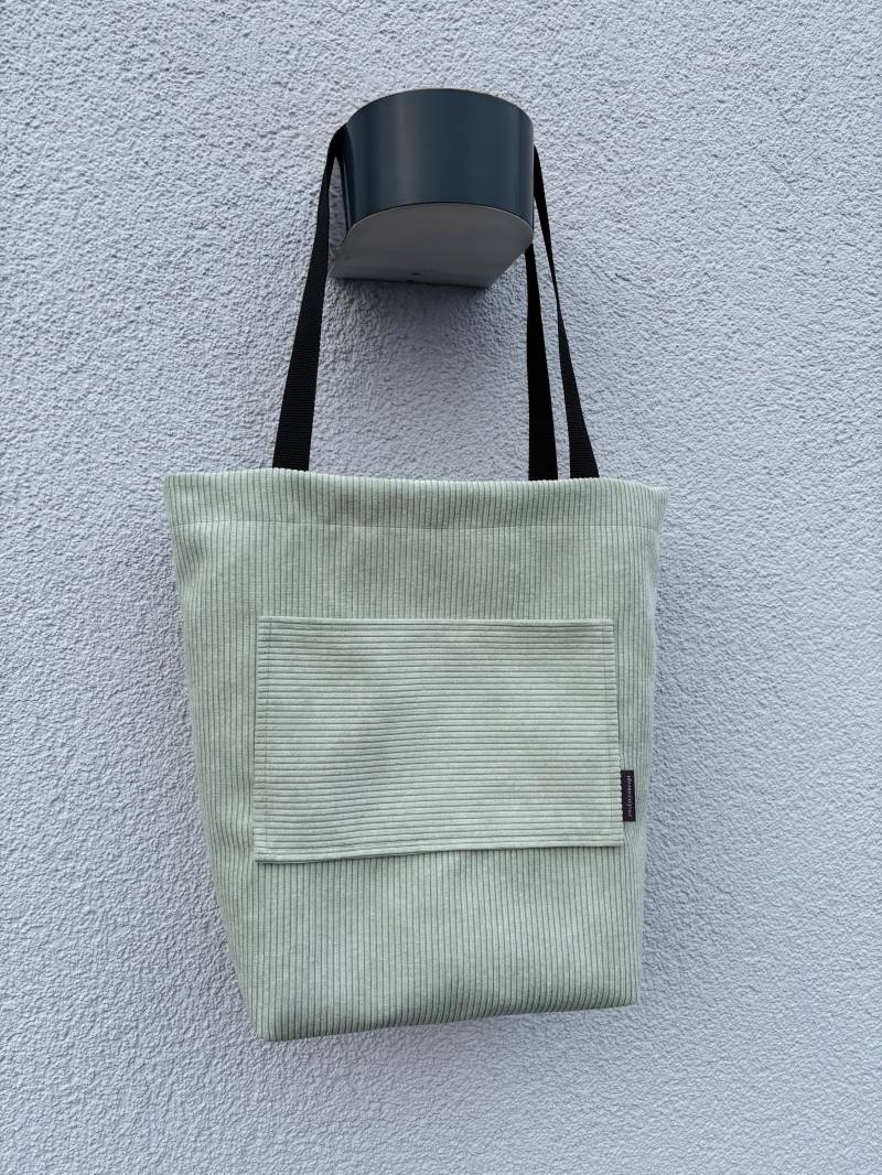 Shopper Tasche Aus Cord in Salbei von zweinconcept