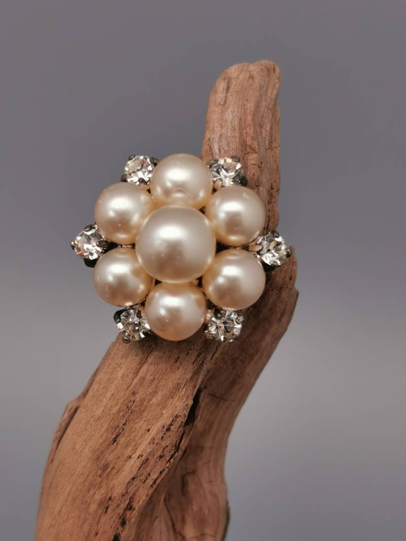 Leuchtende Runde Vintage Strass Brosche Perlen 60Er 70Er Jahre Modeschmuck Blume Blüte von zweitwert