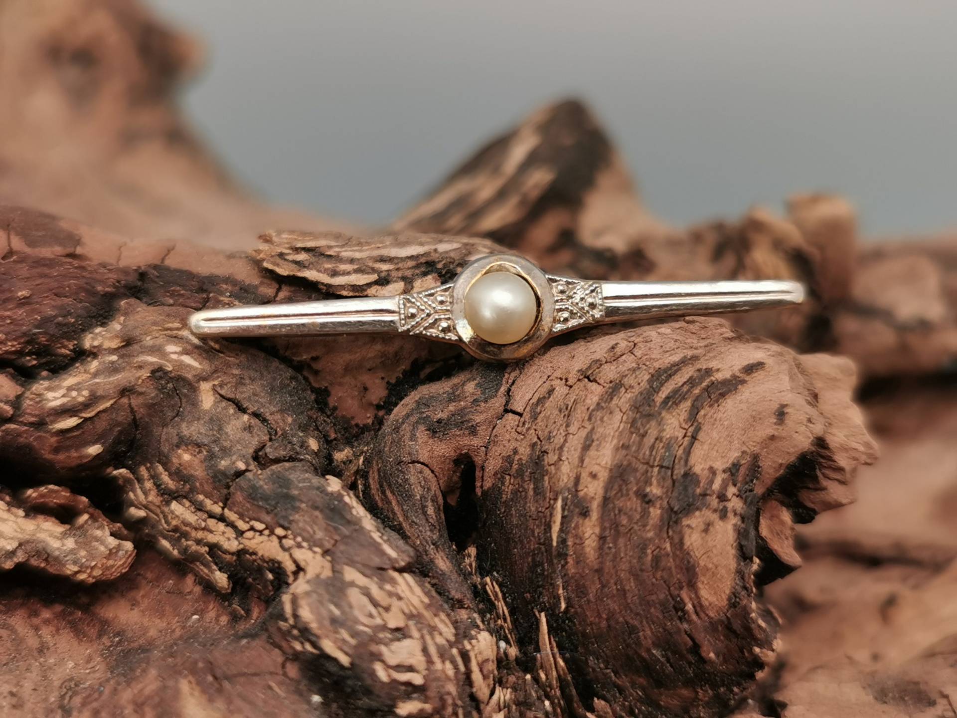 Vintage 50Er Jahre Zierliche Brosche Modeschmuck Art Deco Mid Century Patiniert Bicolor Stabbrosche von zweitwert