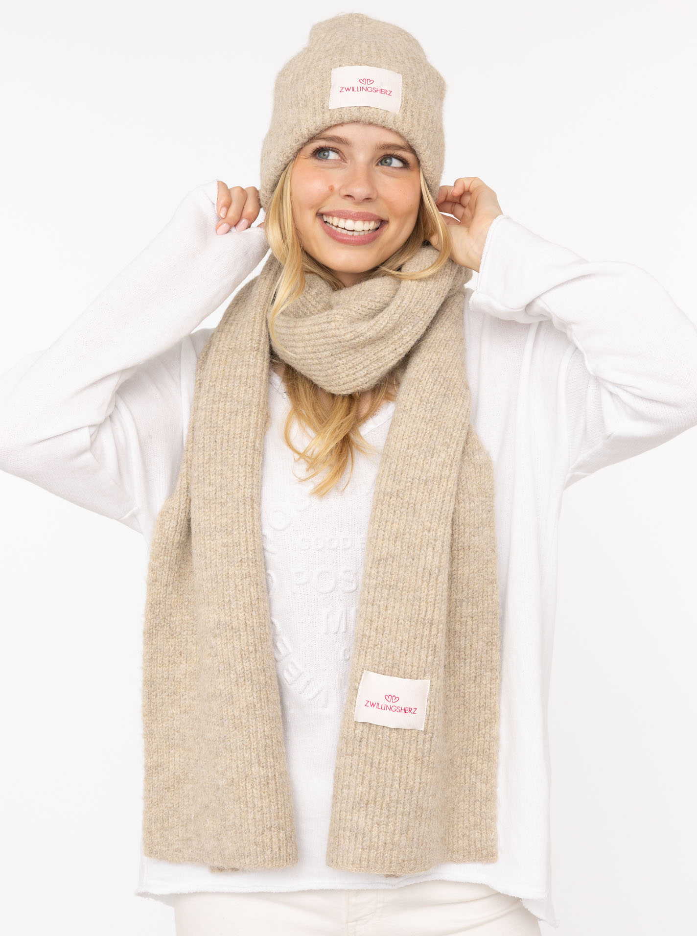 Zwillingsherz Strickschal ""Zwillingsherz Patch"" gerippt, mit Wolle und Patch von zwillingsherz