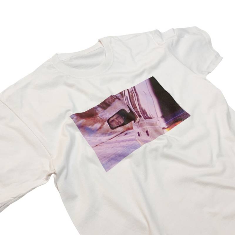 Reflektierendes Louis Theroux Denken Im Auto Spiegel T-Shirt Weiß Oder Schwarz Klassisch 90Er Vintage von zzzebraaa